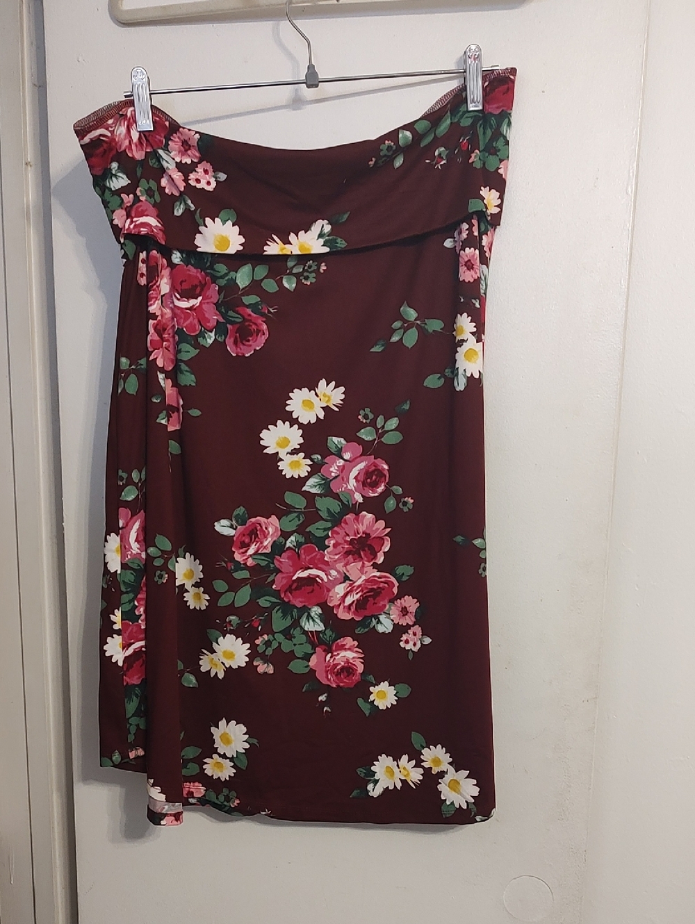 Lock & Love Burgundy Floral Pull On Skirt
